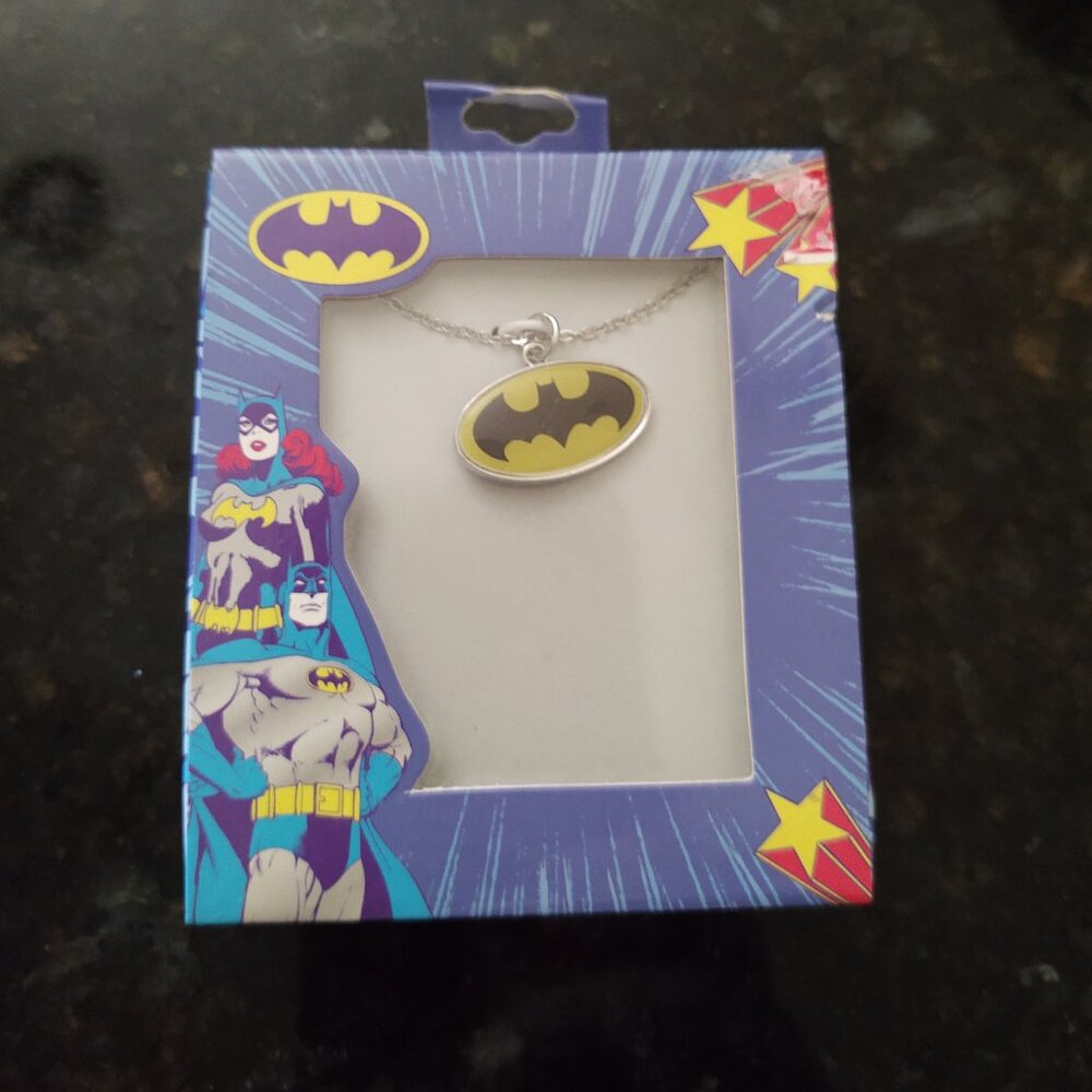 DC COMICS BATMAN SIGNAL LOGO PENDANT NECKLACE WARNER BROS